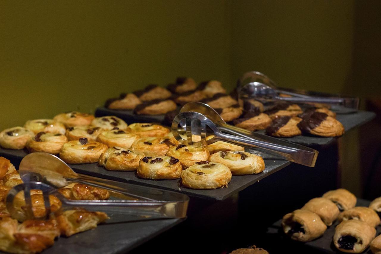 ホテル クンブレス プエルト ヴァラス プエルト・バラス エクステリア 写真 A selection of Danish pastries
