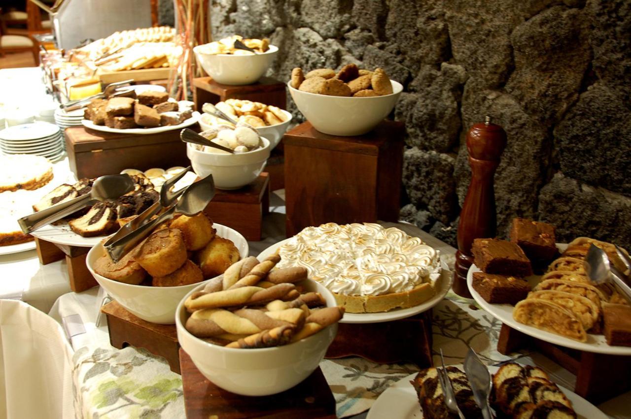 ホテル クンブレス プエルト ヴァラス プエルト・バラス エクステリア 写真 A selection of desserts