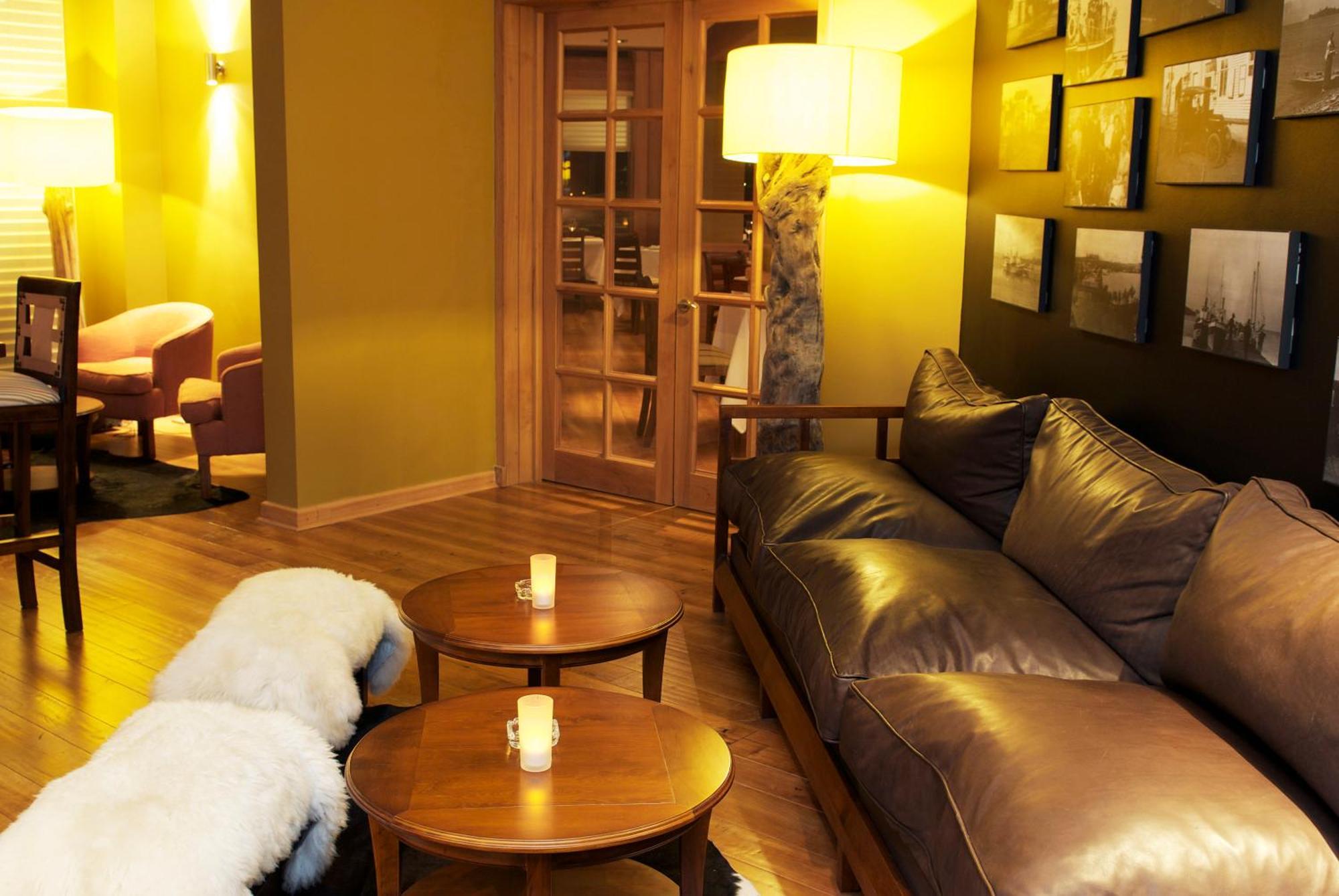 ホテル クンブレス プエルト ヴァラス プエルト・バラス エクステリア 写真 The interior of the lounge