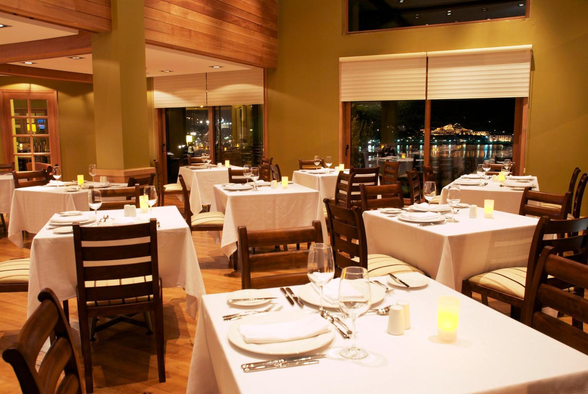 ホテル クンブレス プエルト ヴァラス プエルト・バラス エクステリア 写真 Interior of the restaurant