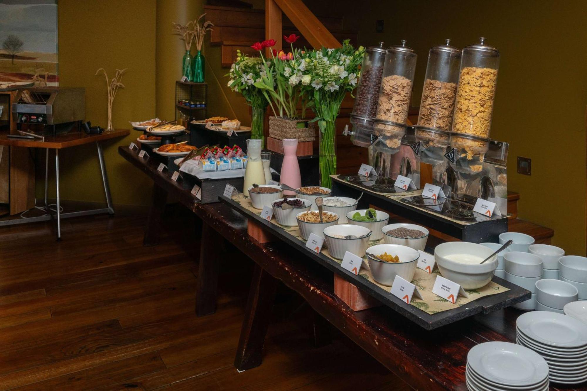ホテル クンブレス プエルト ヴァラス プエルト・バラス エクステリア 写真 A breakfast buffet