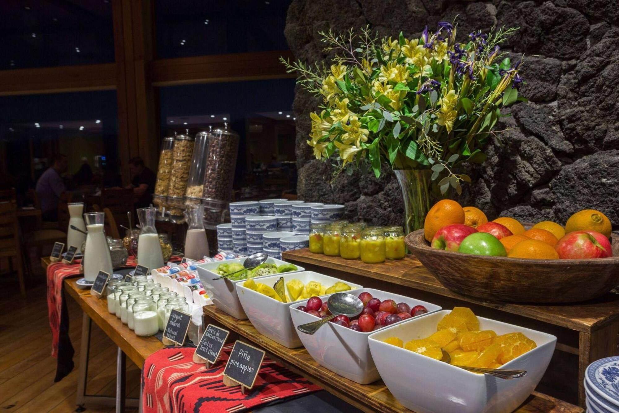 ホテル クンブレス プエルト ヴァラス プエルト・バラス エクステリア 写真 A breakfast buffet