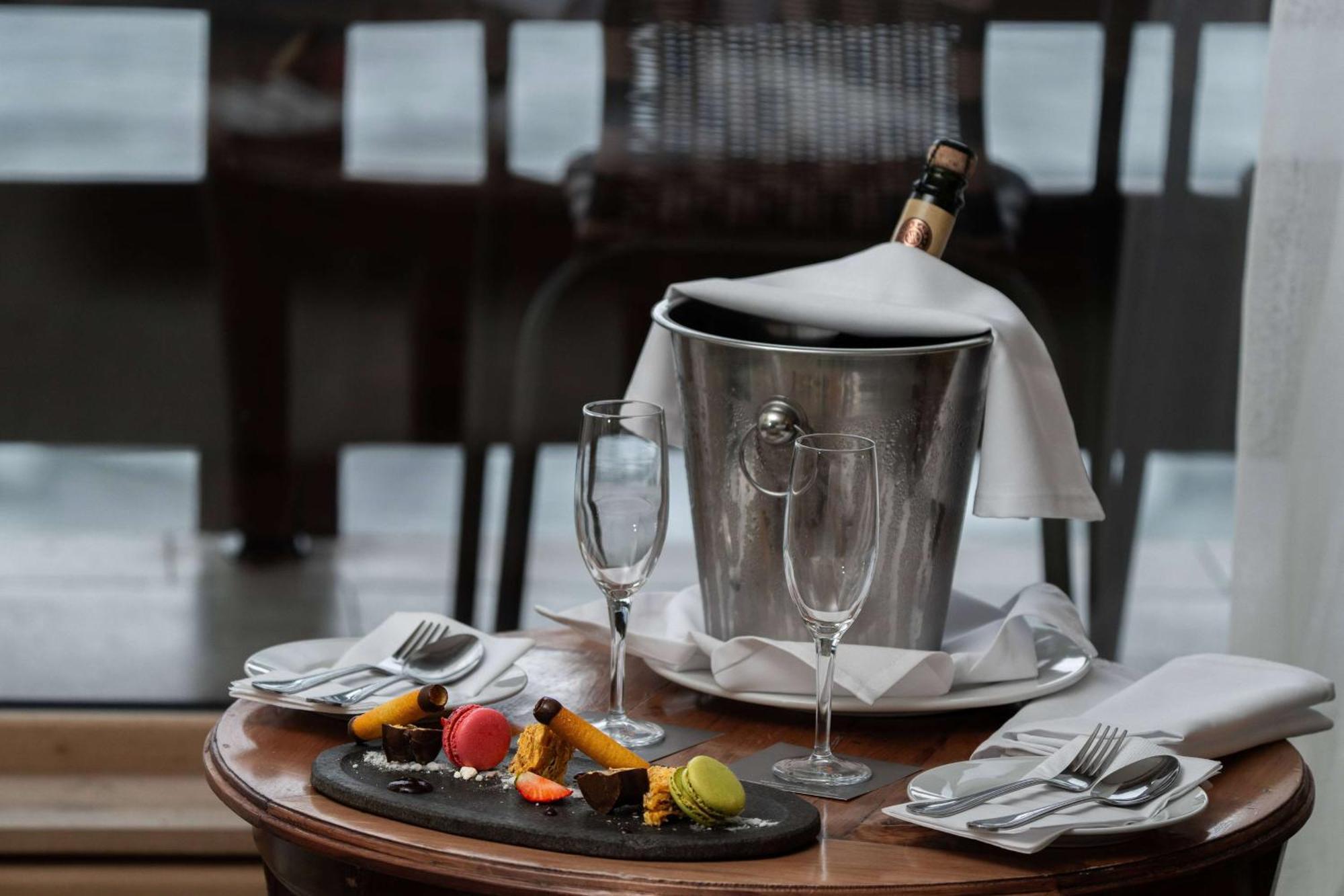 ホテル クンブレス プエルト ヴァラス プエルト・バラス エクステリア 写真 Champagne bucket